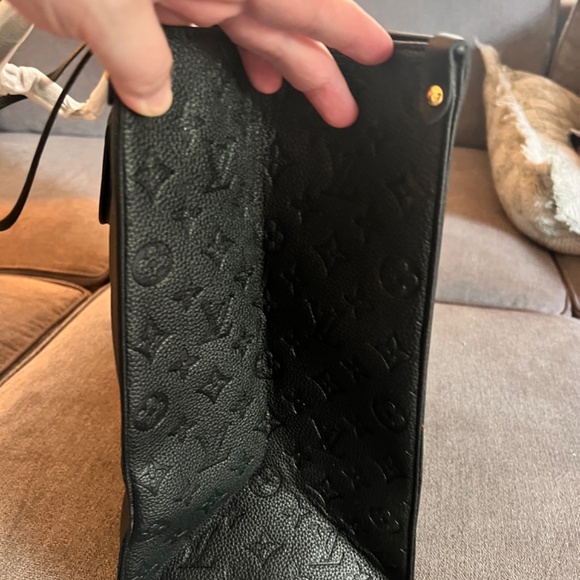 Louis Vuitton OnTheGo GM Tote Bag - Picture 2 of 9